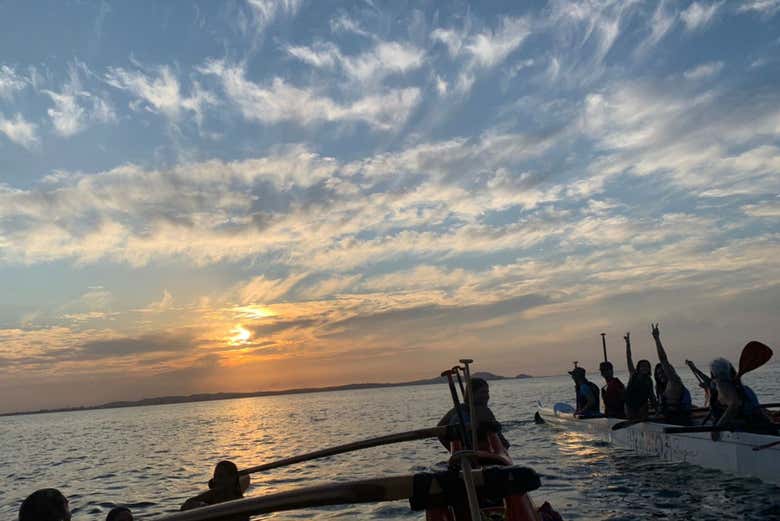 Paseo en canoa polinesia por Búzios