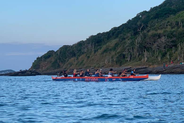 Paseo en canoa polinesia por Búzios