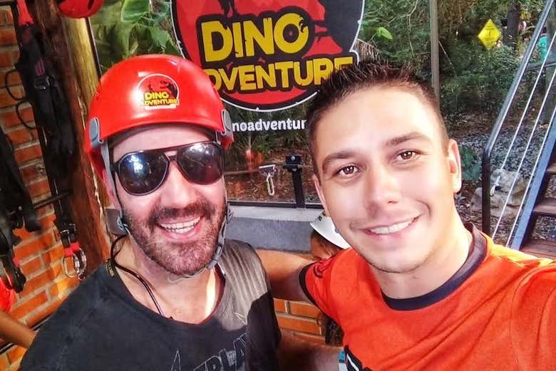 Entrada al parque Dino Adventure