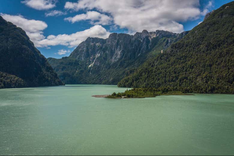 Cruce andino por los lagos de la cordillera de los Andes