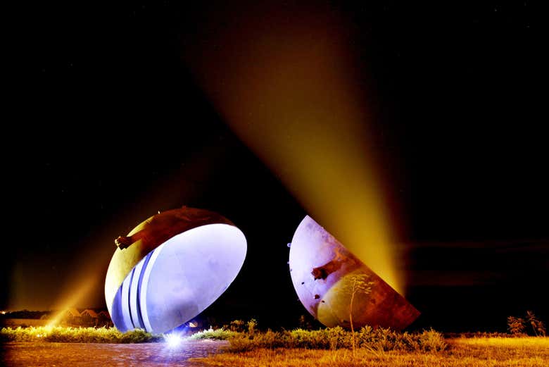 Espectáculo de luz y sonido en la represa de Itaipú