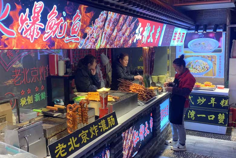 Tour privado por el mercado nocturno de Nanluoguxiang
