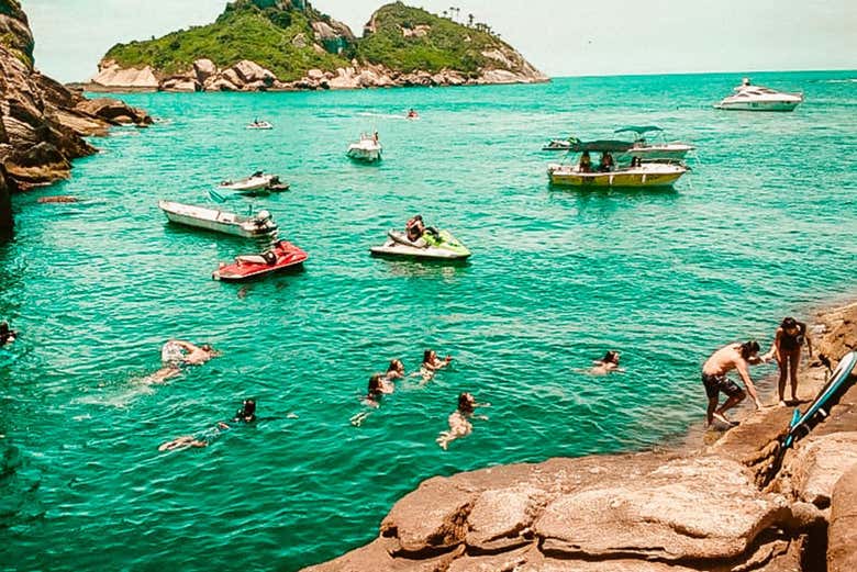 Paseo en lancha por las islas Gigóia y Tijuca
