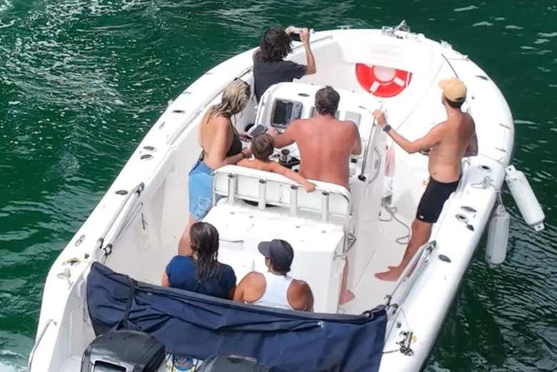 Paseo en lancha por las islas Gigóia y Tijuca