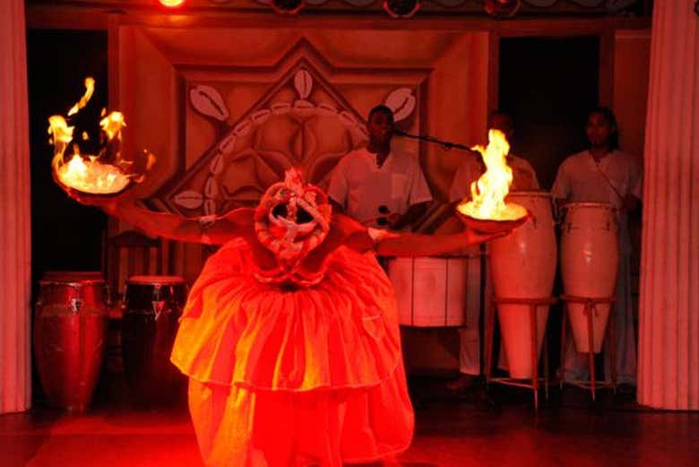 Cena con espectáculo folclórico en Pelourinho