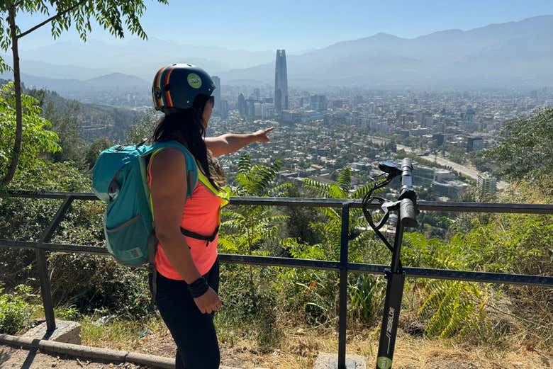 Tour en patinete eléctrico por el Cerro San Cristóbal