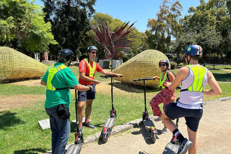 Tour en patinete eléctrico por el Cerro San Cristóbal