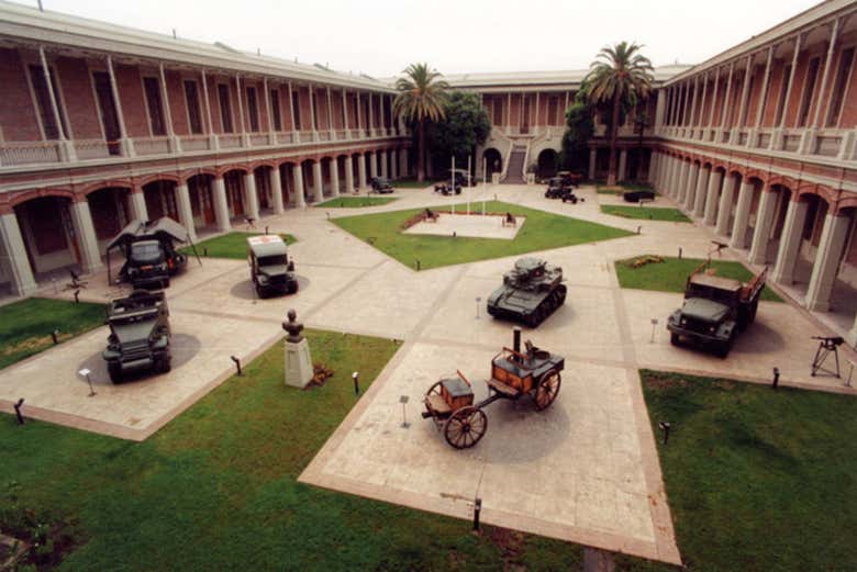 Visita guiada por el Museo Histórico y Militar de Chile