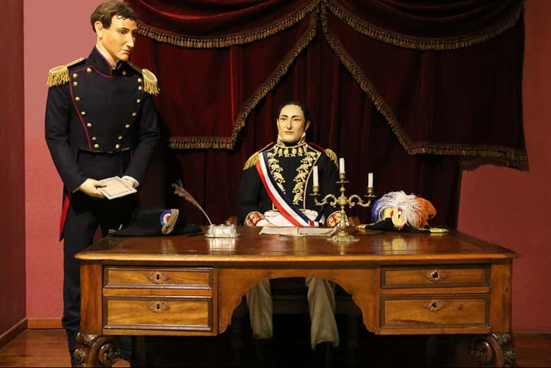 Visita guiada por el Museo Histórico y Militar de Chile