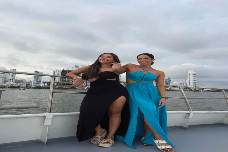 Fiesta caribeña en barco por Cartagena