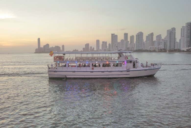 Fiesta caribeña en barco por Cartagena