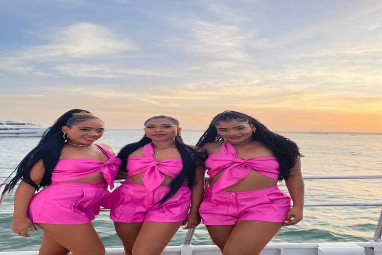 Fiesta caribeña en barco por Cartagena
