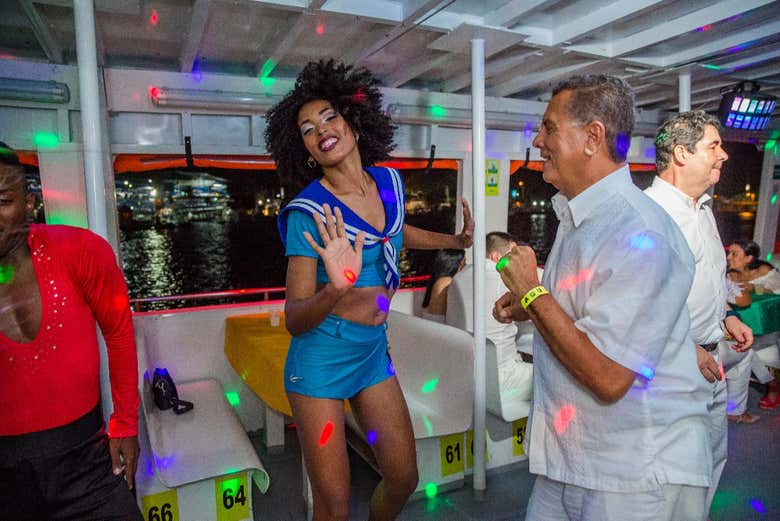 Fiesta caribeña en barco por Cartagena