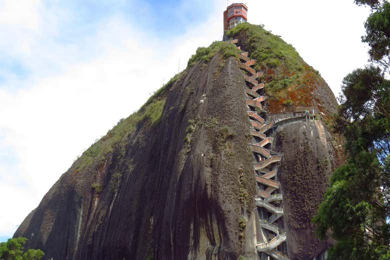 Excursión a Guatapé en chiva + Visita a la hacienda La Manuela