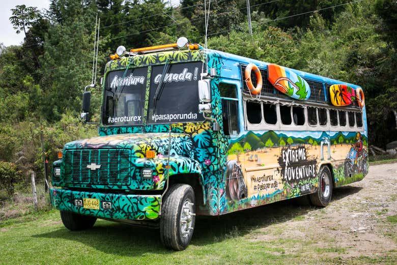 Excursión a Guatapé en chiva + Visita a la hacienda La Manuela