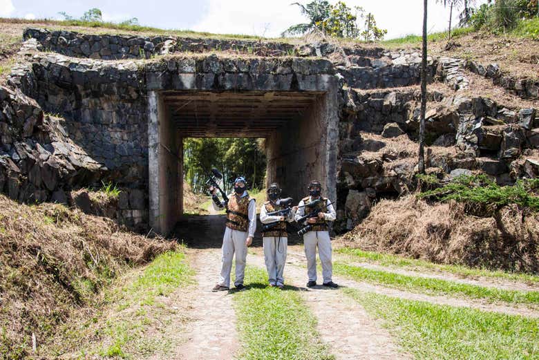 Excursión a Guatapé en chiva + Visita a la hacienda La Manuela