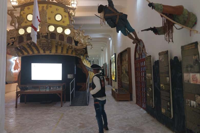 Tour de los piratas + Museo Naval del Caribe