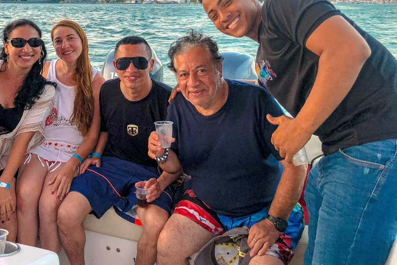 Paseo en barco al atardecer + Entrada a una discoteca