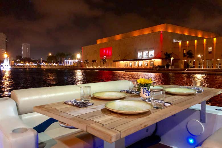 Crucero VIP con cena por Cartagena
