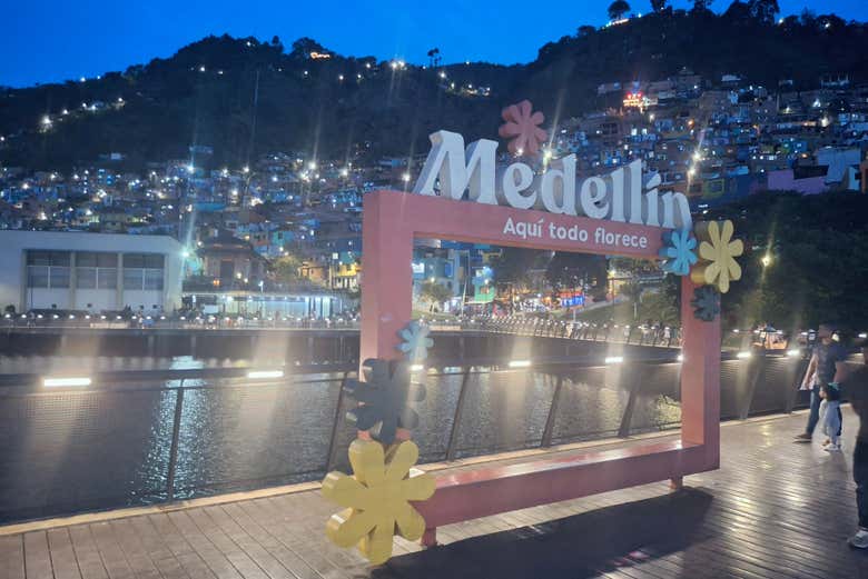 Free tour al atardecer por la Comuna 3 Manrique