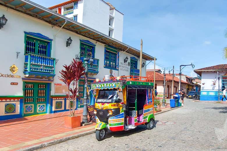 Excursión a Guatapé + Paseo en barco