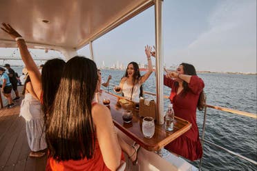 Paseo en barco VIP al atardecer