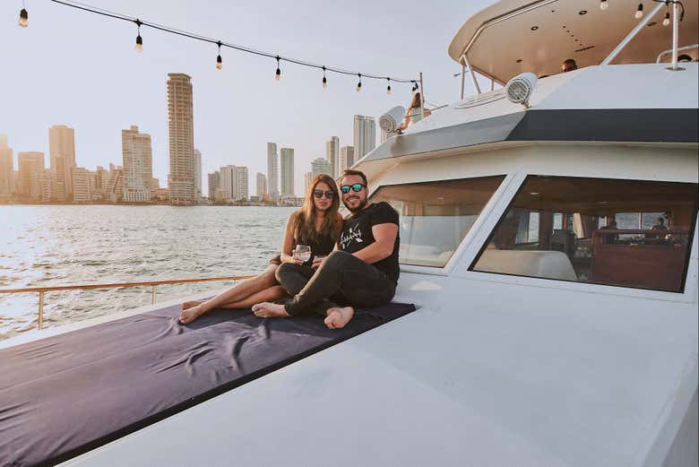 Paseo en barco VIP al atardecer