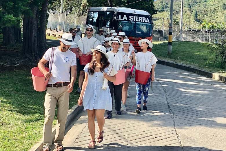 Visita a una finca de café en el barrio La Sierra