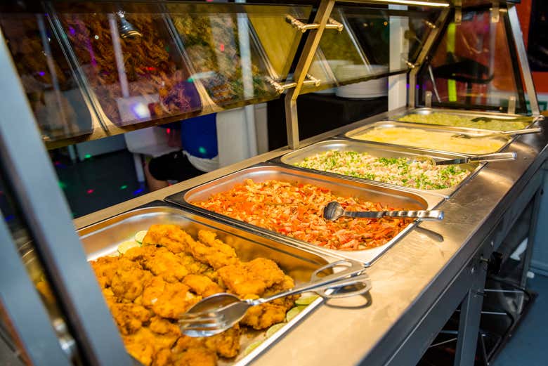 Paseo en barco con espectáculo y cena por Cartagena
