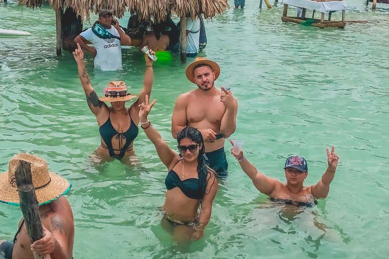 Fiesta en barco por la Isla Cholón