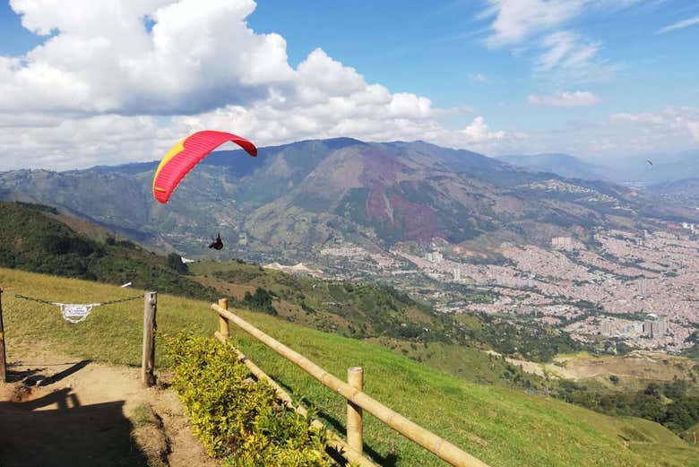 Vuelo en parapente por Medellín