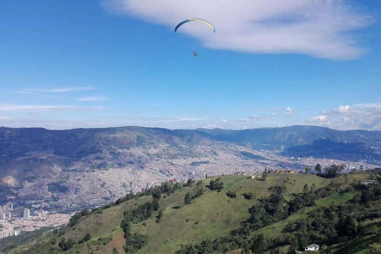 Vuelo en parapente por Medellín