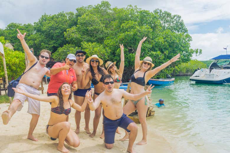 Snorkel en las Islas del Rosario + Pueblo nativo de Orika