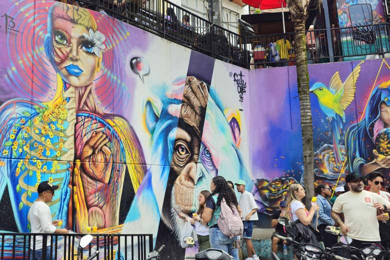 Tour del grafiti por la Comuna 13 + Metrocable de Medellín
