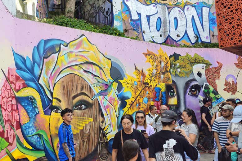 Tour del grafiti por la Comuna 13 + Metrocable de Medellín