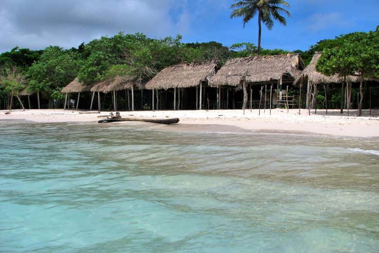 Excursión al Aviario Nacional de Colombia + Playa Blanca