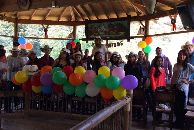 Paseo a caballo con música por las fondas de Caldas