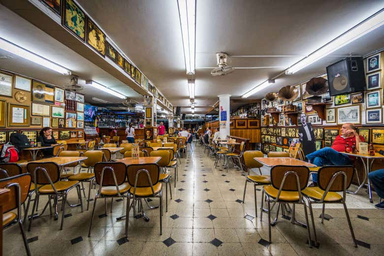 Tour nocturno por el Medellín artístico