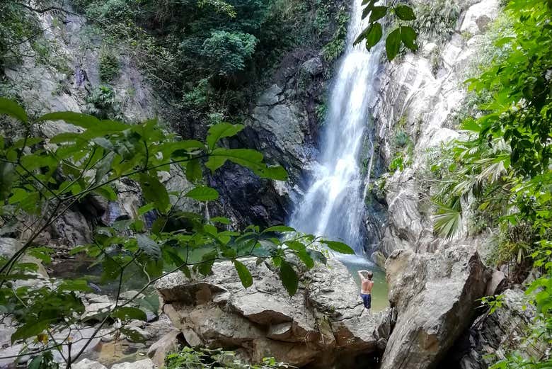 Senderismo hasta la cascada El Saltillo + Visita a una finca de maracuyá