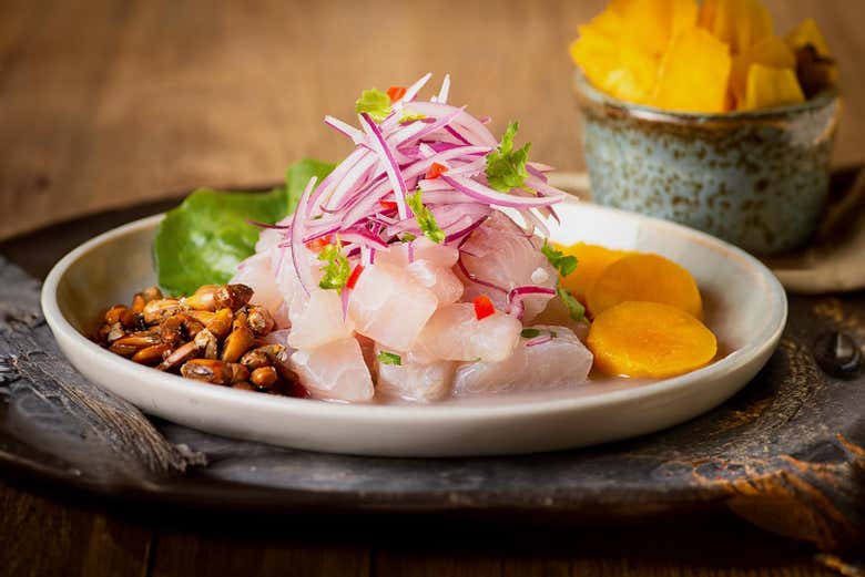 Clase de cocina peruana con comida