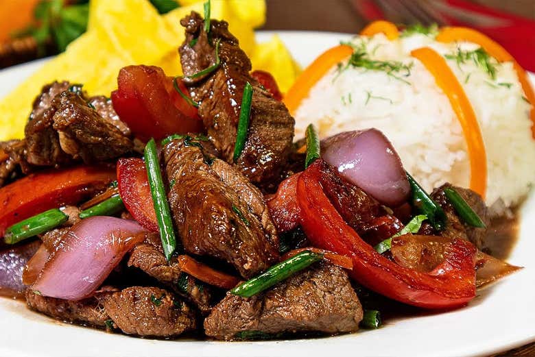 Clase de cocina peruana con comida