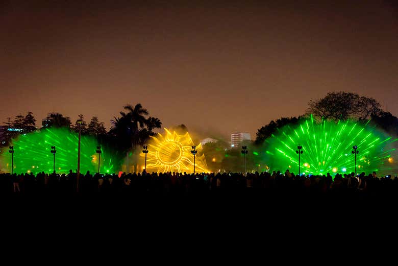 Free tour nocturno por Lima + Circuito Mágico del Agua