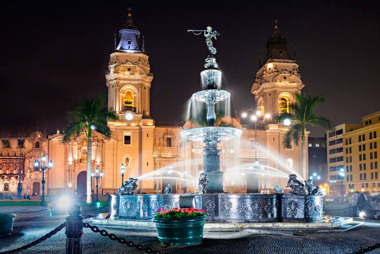 Free tour nocturno por Lima + Circuito Mágico del Agua