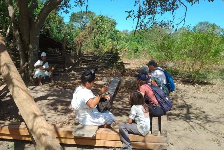 Excursión al refugio indígena Katanzama + Tubing en el río Don Diego