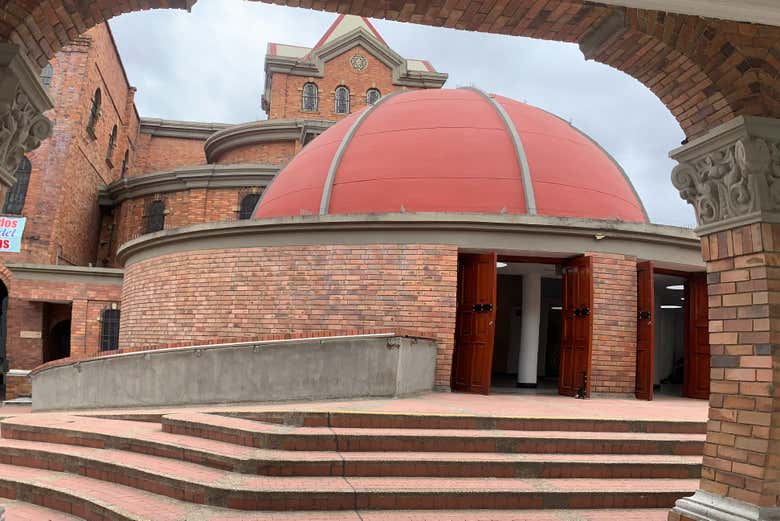 Tour por el Santuario del Divino Niño y la plaza 20 de Julio