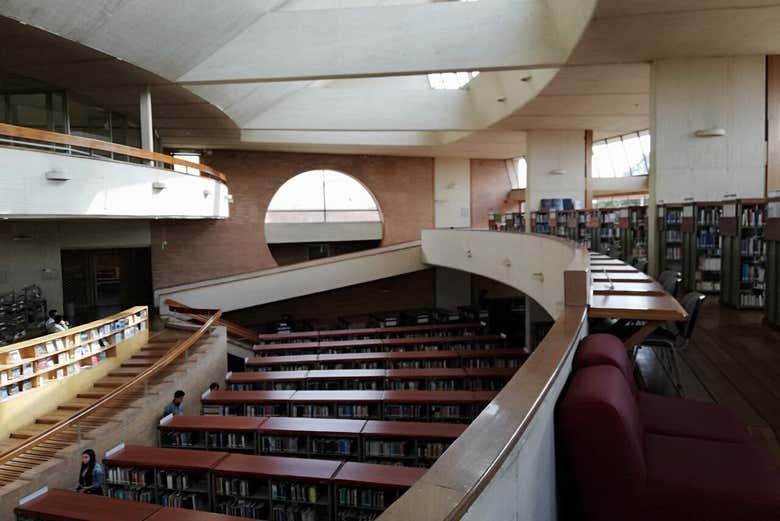 Tour por el Parque Simón Bolívar y la Biblioteca Virgilio Barco