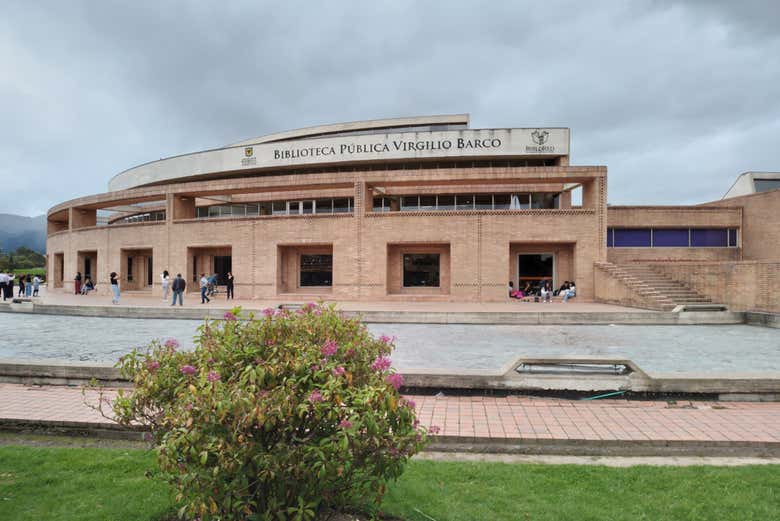 Tour por el Parque Simón Bolívar y la Biblioteca Virgilio Barco