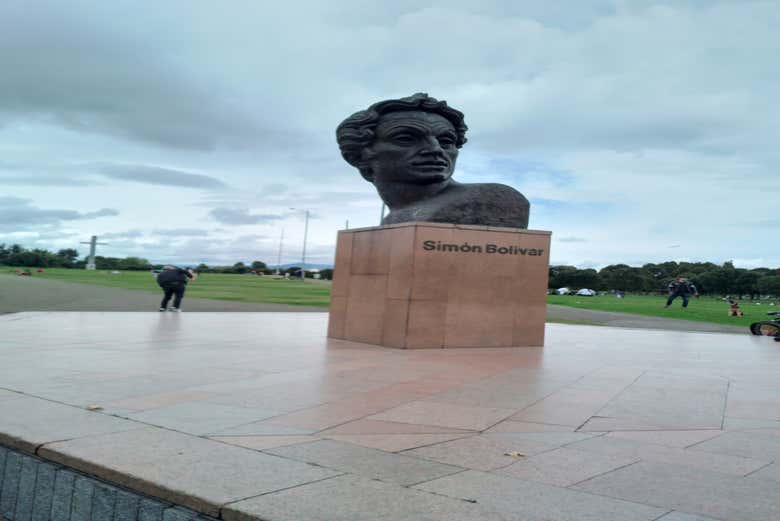 Tour por el Parque Simón Bolívar y la Biblioteca Virgilio Barco