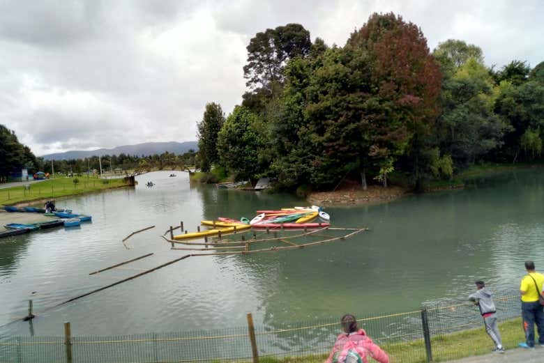 Tour por el Parque Simón Bolívar y la Biblioteca Virgilio Barco