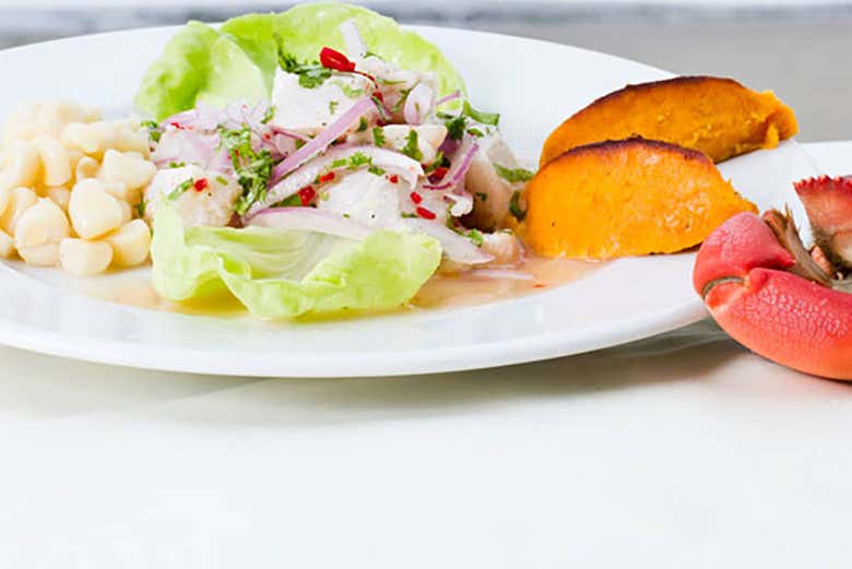 Taller de ceviche, pisco sour y causa limeña + Tour por un mercado local